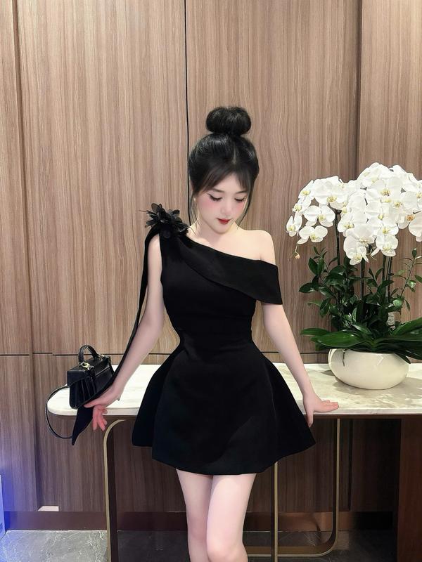 Váy ThiếT Kế - Váy Tuyết Mưa Lệch Vai Hoa Phối Tà Chân váy dáng A Đầm Nữ