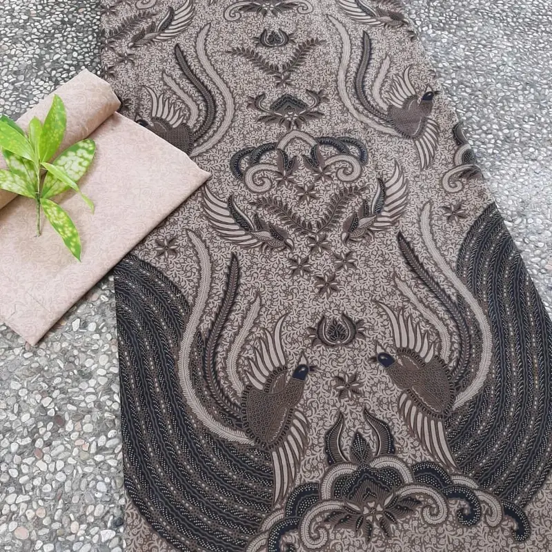 Kain Batik Hitam Motif Sayap Merpati Meteran Adem Halus Pekalongan Terbaru Panjang 2,1 Meter X Lebar 1,1 Meter 3