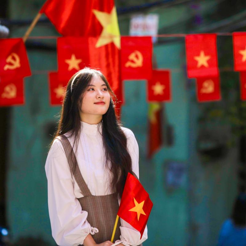 Cờ vẫy cầm tay ngày khai giảng-Cờ vẫy chụp ảnh áo dài,cổ vũ bóng đá,để bàn,trang trí chào mừng 02348 7