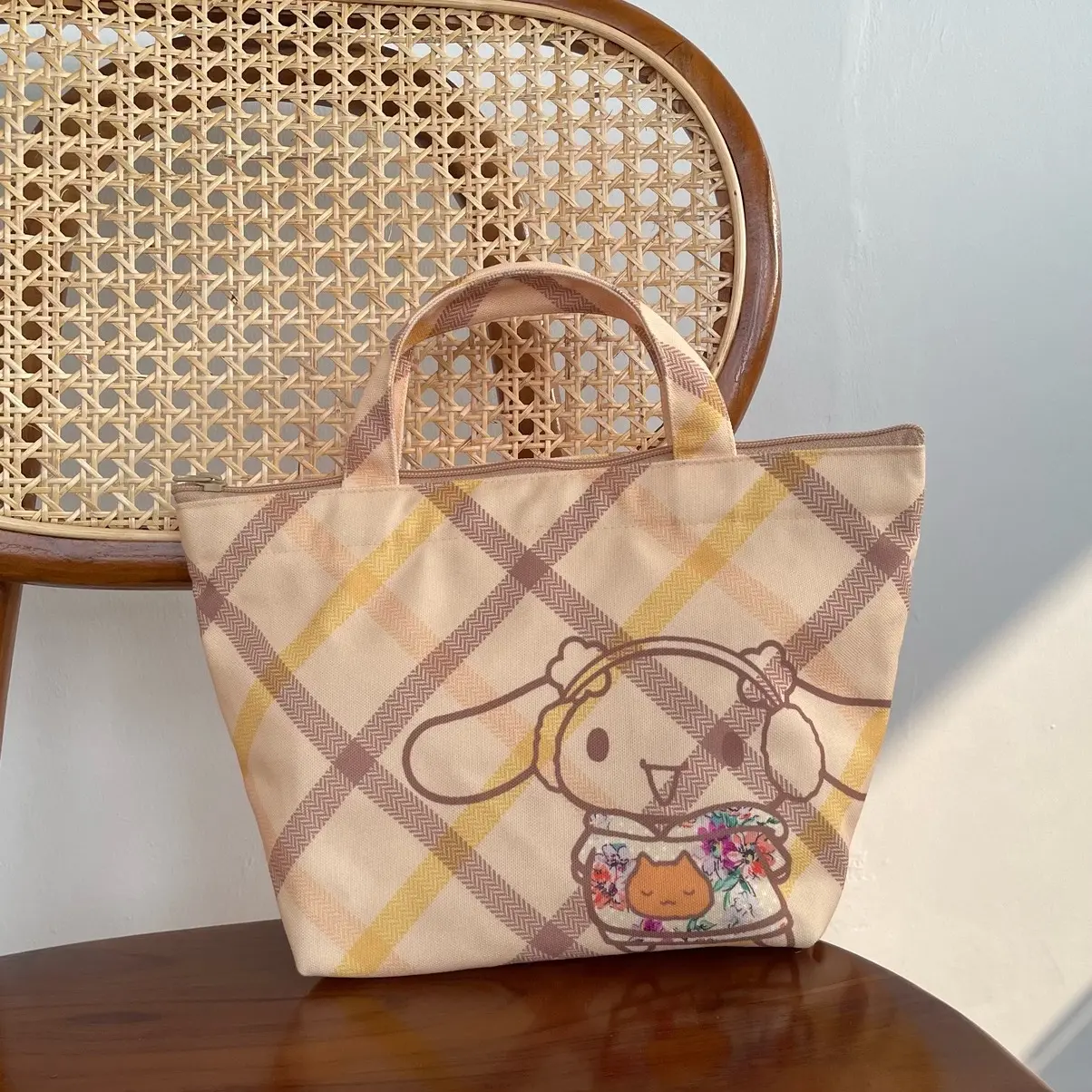 Tas Bekal Karakter Kartun