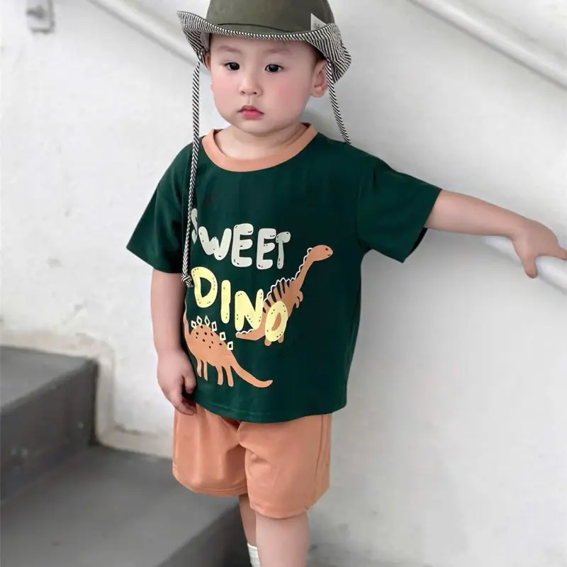 Bộ đùi hình khủng long áo màu xanh rêu quần màu cam cho bé trai