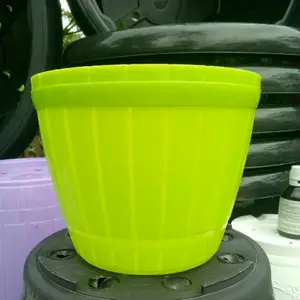 pot warna hijau untuk bunga anggrek