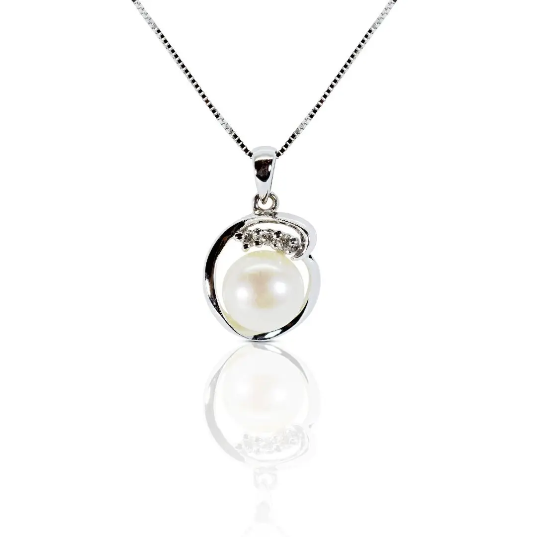Elegant 0.08ct Diamonds Pendant with Pearl in 10K White Gold