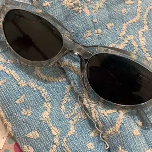 Eyeshine - Kacamata Hitam Cateye Titik Dua Sunglasses Full Frame Kacamata Anti Uv
