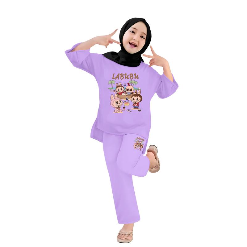 Baju Anak Perempuan - Setelan Kaos dan Celana Panjang Anak Cewek Fashion Pakaian Belah Usia 4-13 Tahun - Motif BEACH LABUBU Pink 5