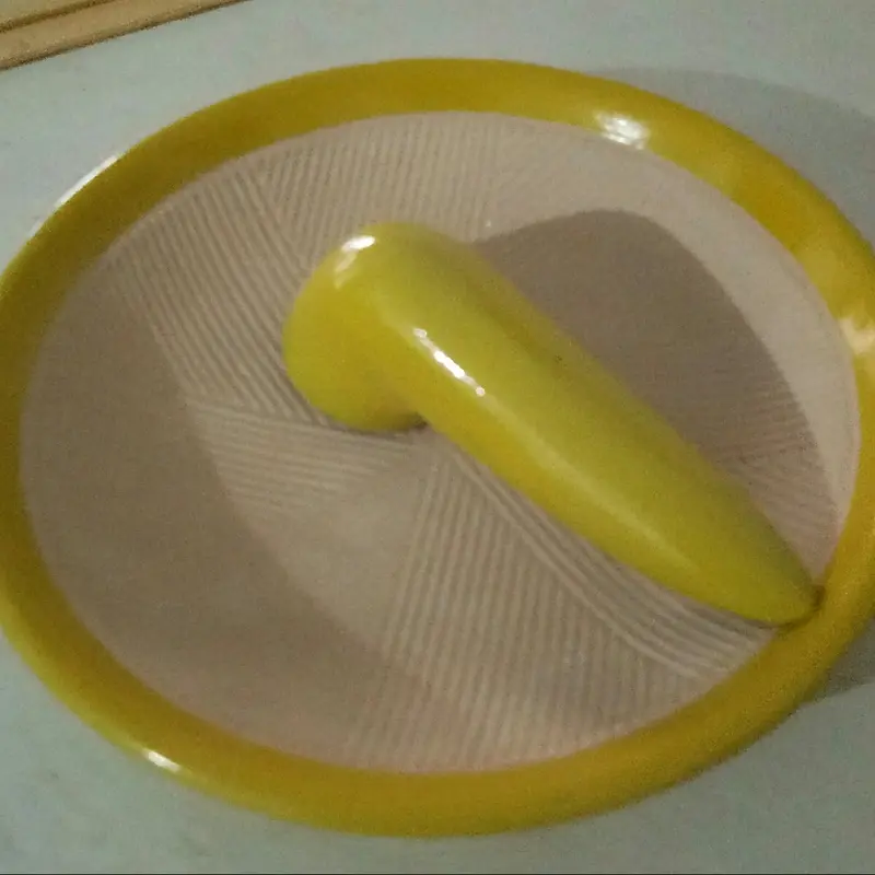 Cobek keramik kuning polos ukuran 18cm 0