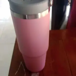 Tumbler Viral Stainless 900ml Vacuum Botol Minum Kapasitas 900ml Dengan Gagang Pegangan Multifungsi Untuk Air Teh Dan Kopi