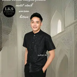 Kemko Kemeja Koko Pria Dewasa Motif Embos Etnik Semi Slim Fit Nyaman Elegant Full Kancing Depan Lengan Pendek Bahan Embos Hitam