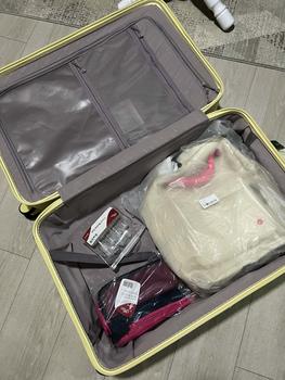 Product Review of Bromen Pastel Palettes Luggage Collection from H**M 2