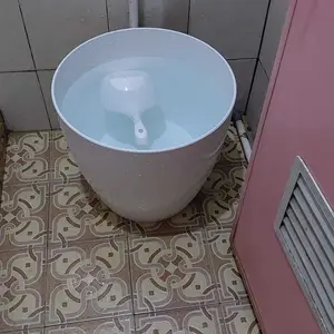 Pot Plasik Jumbo 50  PUTIH HITAM XXL Minimalis Pot Tanaman Besar Ada Roda di Bawah Bahan Plastik Tebal dan Kuat Bagus