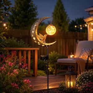 Luz solar con poste de suelo, lámpara decorativa para césped, diseño hueco de hierro con pájaro y luna, incluye bola de vidrio roto, decoración para senderos del jardín al aire libre