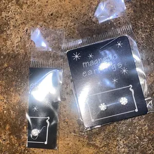 ANTING MAGNET PERMATA PRIA WANITA SILVER KOREAN STYLE