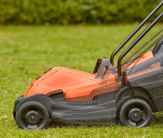 Black and Decker BEMW451BH 32cm 1200W Lawnmower 2
