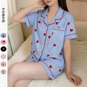 女性のハートプリント半袖シャツ&ショートパンツパジャマ、女性のためのかわいい快適なPJセット、夏の女性のスリープウェア、ルームウェア