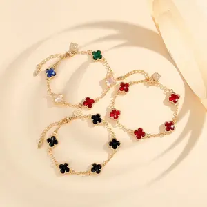 Gelang Lapis Emas Kristal Semanggi Empat Daun Wanita Dewasa Aksesori Fashion Korea Baja Tahan Karat. Bracelets