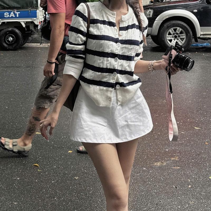 [ WOAA.STU ] CHÂN VÁY CHỮ A TRẮNG BASIC