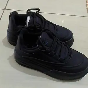 PVN Jeno Back To School Sneakers Sepatu Sekolah Hitam Polos Wanita Black Collection