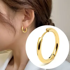 TANTOMI Sepasang Anting-Anting Lingkaran Logam Titanium (untuk Pria dan Wanita), Anting-Anting Berbentuk Lingkaran Berwarna Emas.