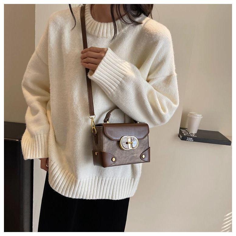 Product Introduction of This year's popular for women in autumn and winter, versatile 2024 new single shoulder crossbody bag, portable box, small square bag 26