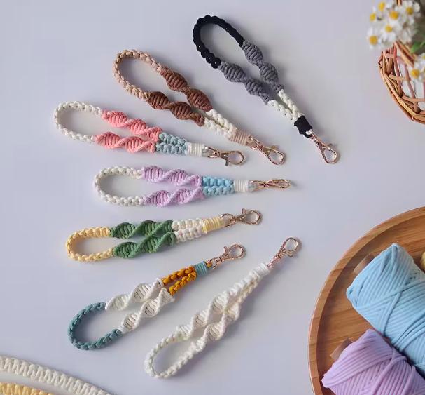 Kunci Gantung Macrame Putar Twist Knot dengan Desain Unik 2