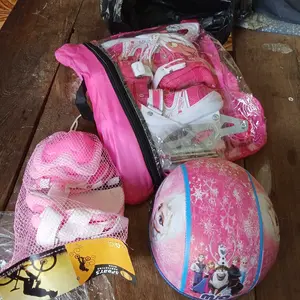 Sepatu roda fullset lengkap helm dan pelindung lutut sikut dan tangan model mobil pemula