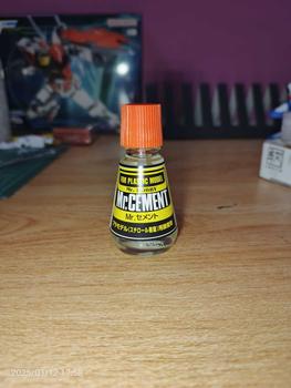 Product Review of Cement Glue Mr Cement Deluxe S SP MC124-MC131 for Gunpla, Miniatures & Plastic Model Kits [Hobby Consumable Model Tools] (Mr Hobby GSI Creos) from F**s Z**a 0