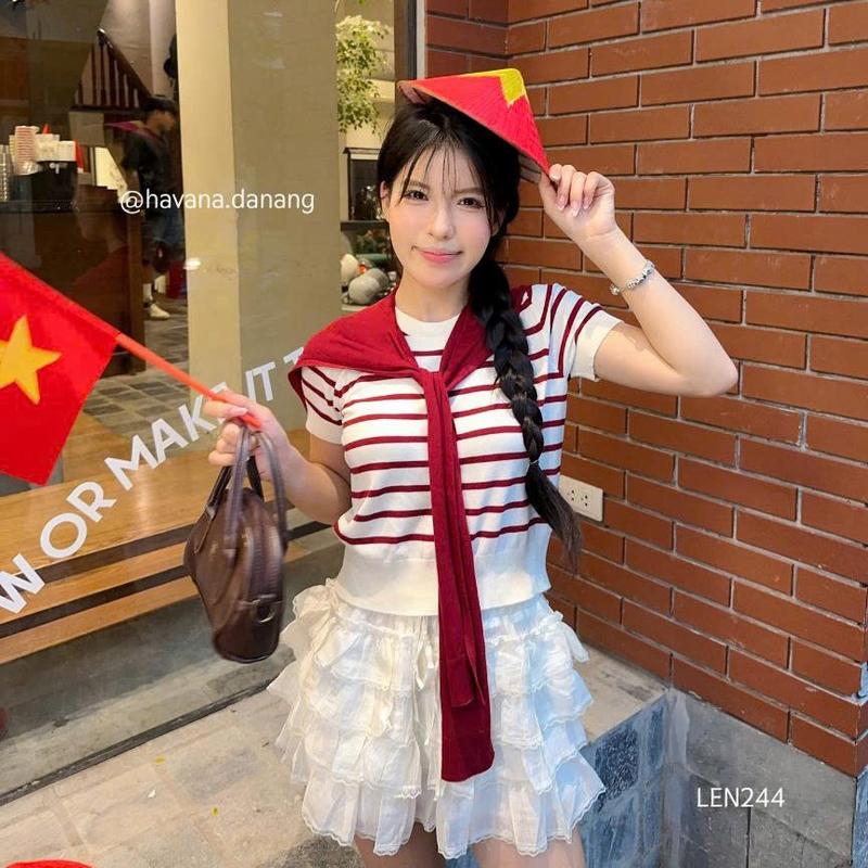   HAVANA  Áo len MONTOGHI dáng rộng kèm choàng kẻ sọc LEN244 