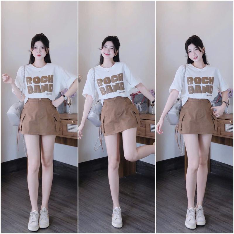 Sét áo thun tay ngắn cổ tròn in chữ kèm chân váy kaki ngắn có túi hộp trẻ trung năng động có lót quần