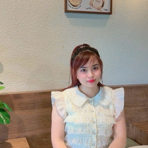 Thanh Hằng giày da