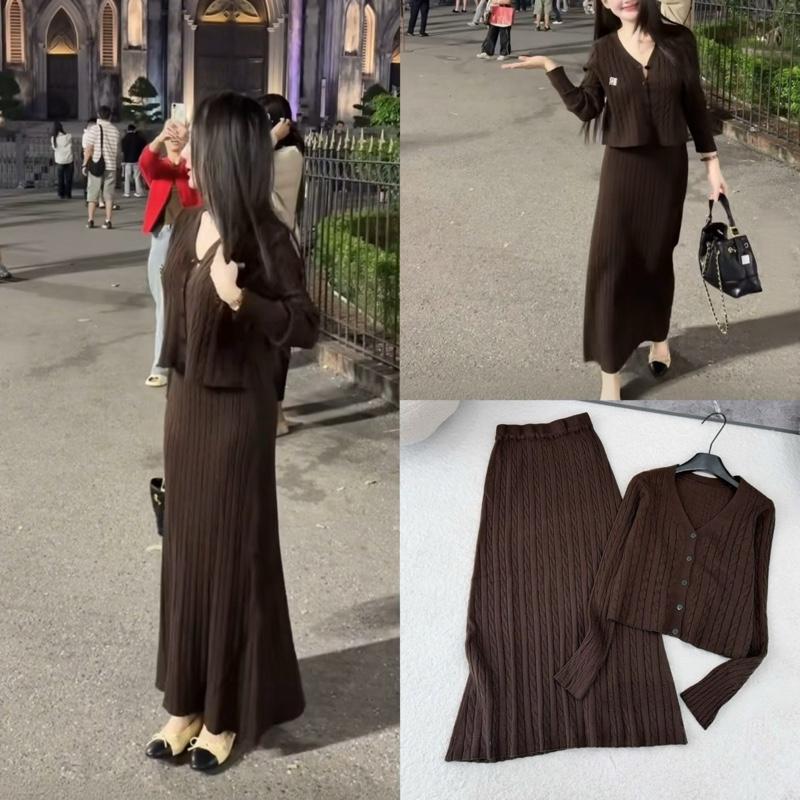    Chính phẩm Od 1-2w - Live Sao Gửi Vậy   Set Nâu Socola Chất Liệu Len Thừng Cổ Tim Cài Cúc Kèm Chân Váy Dáng Dài Phong Cách Đơn Giản By DGZ021225 