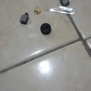 ￼CARBON BRUSH + 2 TUTUP GERINDA SIM100B ARANG DAN TUTUP CB GERINDA MODERN SIM100B