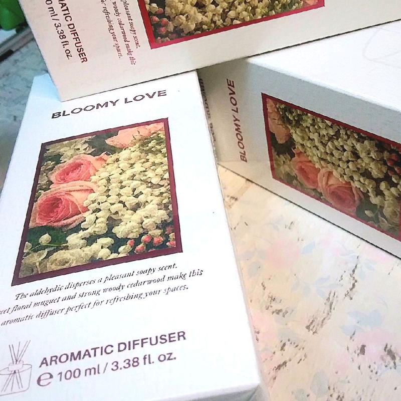 AROMATIC DIFFUSER  100ML  LONG LASTING  FOR BIGGER OPEN SPACE ie LIVING ROOM  Bedroom  Supplies Long-lasting Liquid FRAGRANCE oil . Suitable for indoor home use and make good Housewarming Gift. 2 jenis Wangian Ekslusif Bloomy Love dan English Pear. 3