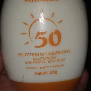 SPF50+ suncreen krim tabir surya pemutih lsolation sunscreen facial refreshing UV50gSunscreen Wajah Sunblock Wajahdan Badan 50g Refreshing Non-GreasySUNBLOCK TABIR SURYA Berminyak Mencerahkan Pencerah Pria Vitamin Aging Facial Niacinamide Perawatan Wanita