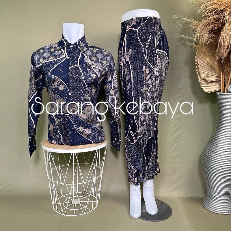 SARANG KEBAYA  / BATIK COUPLE/KEMEJA BATIK COUPLE/BATIK COUPLE LENGAN PANJANG/ROK PLISKET COUPLE / KEMEJA BATIK COUPLE ROK PLISKET Kondangan Lembut Pesta Mewah Tebal Seragam Baju Wisuda Keluarga batik  couple pasangan 5