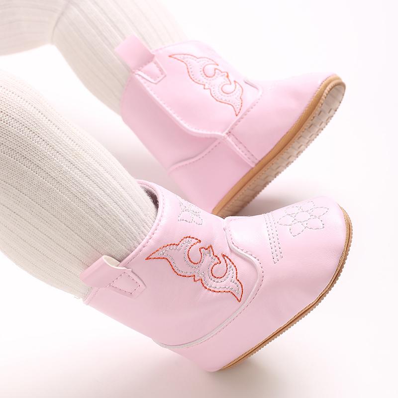 Product Introduction of Autumn and Winter Classic Tassel Baby Boots for Infants and Toddlers Soft Sole Warm Learning Shoes 11