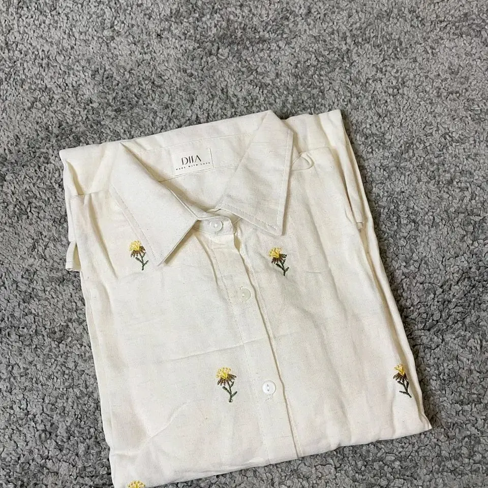 DIIA - ALEYA SHIRT SUN FLOWER EMBROIDERY (READY STOCK)