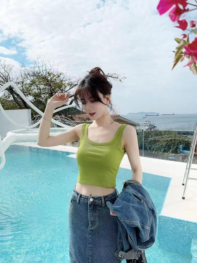 Product Introduction of Kaka women's underwear fixed coasters anti-glare commuter outwear camisole undershirt summer U-shaped back tops 10