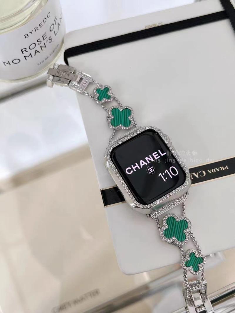 Product Introduction of Luxury Four-leaf clover rhinestone metal chain strap For iwatch Serie 9 8 7 6 SE 5 4 3 2 fashion Clover ladies band For iwatch Band 44mm 45mm 41mm 40mm 38mm 49mm 42mm 30