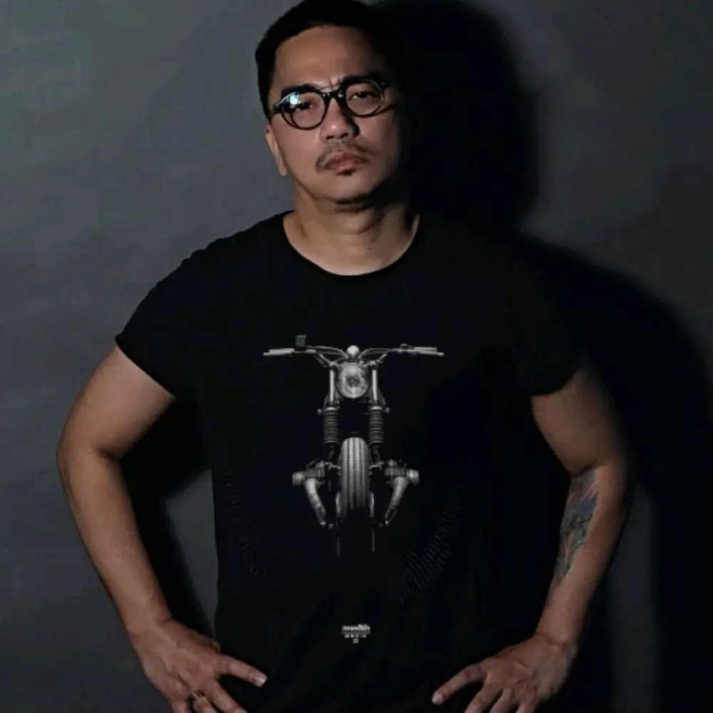 BAJU DISTRO PRIA ORIGINAL AIQI KEREN - MOTORCYCLE PENDEK Kaos Katun Combed
