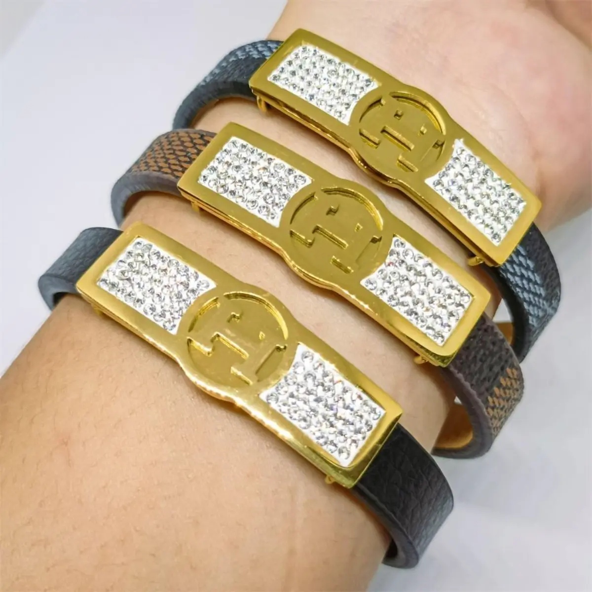 Lzin Gelang Kulit Branded Bangle Titanium Gelang Kulit Pria Berlapis Pengait Leather Pria Gelang Kulit Asli