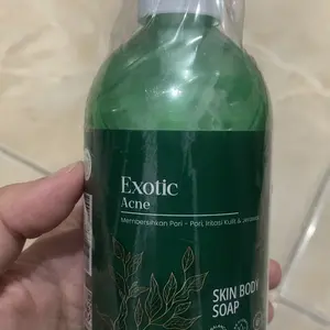 Leeva Sabun Exotic Acne 250ml - Sabun Mandi Perawatan Kulit Sensitif, Mengatasi Jerawat Punggung & Panu, Melembabkan Kulit Kering, Solusi Membersihkan Kulit Tubuh Sehat dan Bersih dari Kotoran
