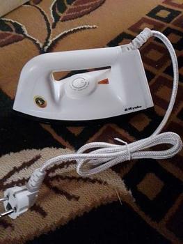 Product Review of MIYAKO Setrika Listrik EI 1008M - 395W EI1008 M from A**a 0