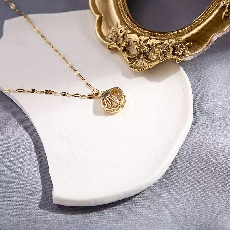 Product Introduction of LIVIA - New Light Luxury Hollow Shell Pendant Necklace   French Luxury Pearl Fashion Versatile Clavicle Chain 3