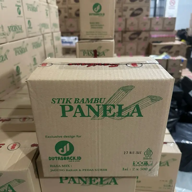 1 KARTON snack PANELA STIK jagung BENTUK BAMBU isi 2 kantong total 1kg - pedas gurih - 2 rasa mix   Jagung 5