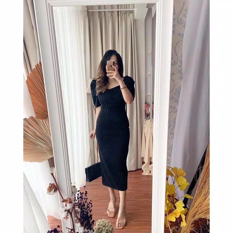 Aira Sabrina Dress Scuba Wanita dengan Model Leher Sabrina dan Tangan Karet 4