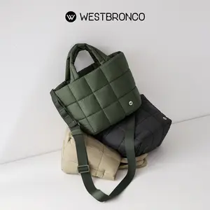 WESTBRONCO [PUFFER POMPOM BAG] Tas selempang wanita berbahan nilon,Tali adjustable, Desain fashionable, Kantong ritsleting tak terlihat untuk kartu & ID