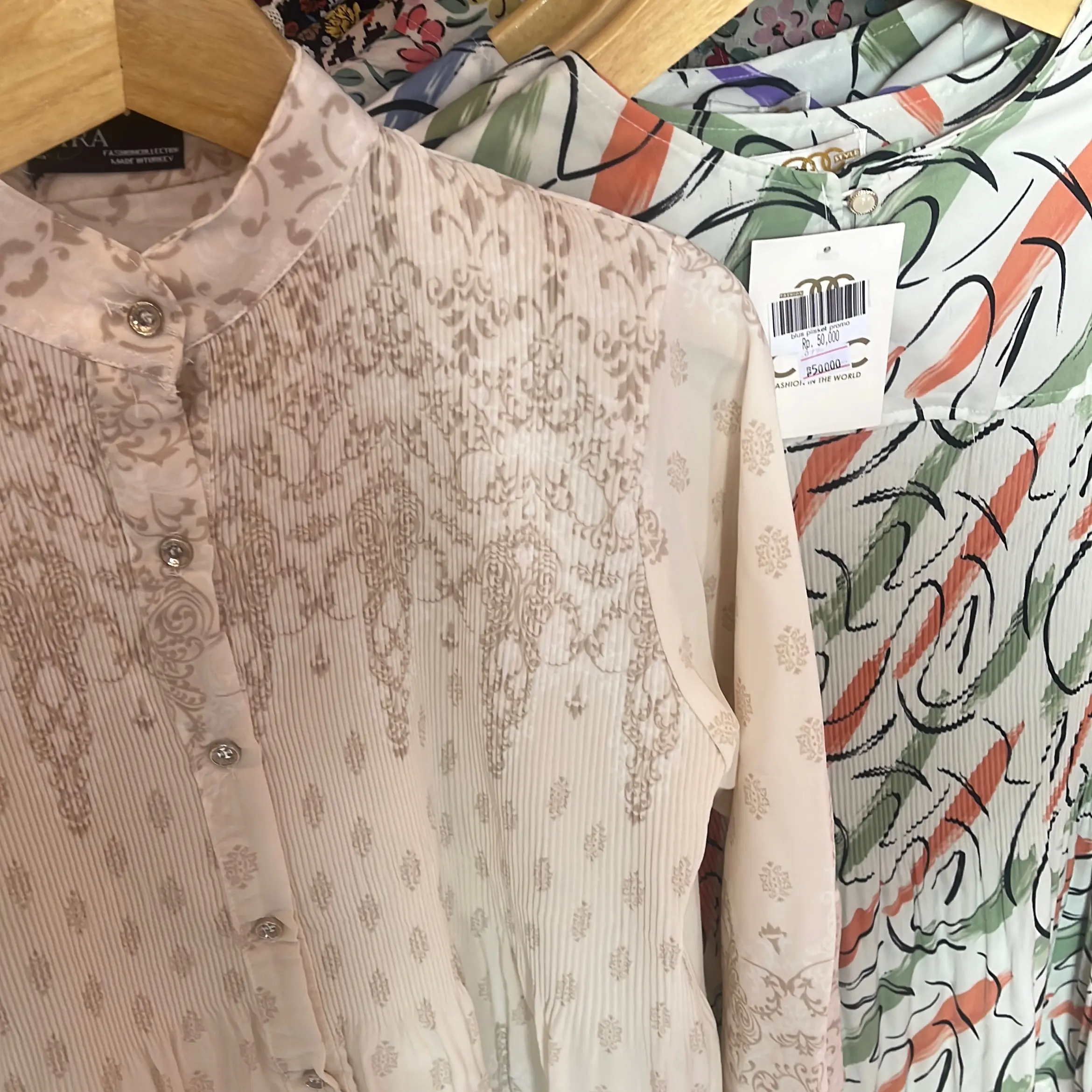 Blus plisket bunga……………….