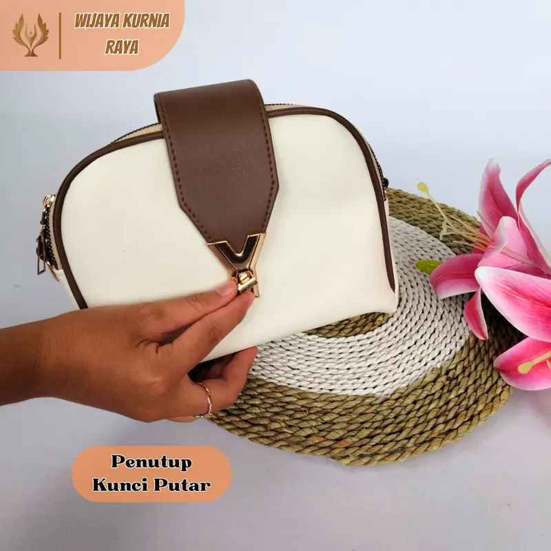 Tas Selempang Wanita Wrislet Yagumi 3 Ruang Tali Lebar Bahan Kulit Sintetis 1