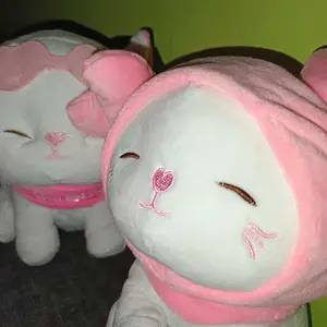 Boneka Lucu Kucing Boneka Lembut Mainan Mewah Kucing dengan Penutup Mata Kado Anak Plush Toy Buah Dolls