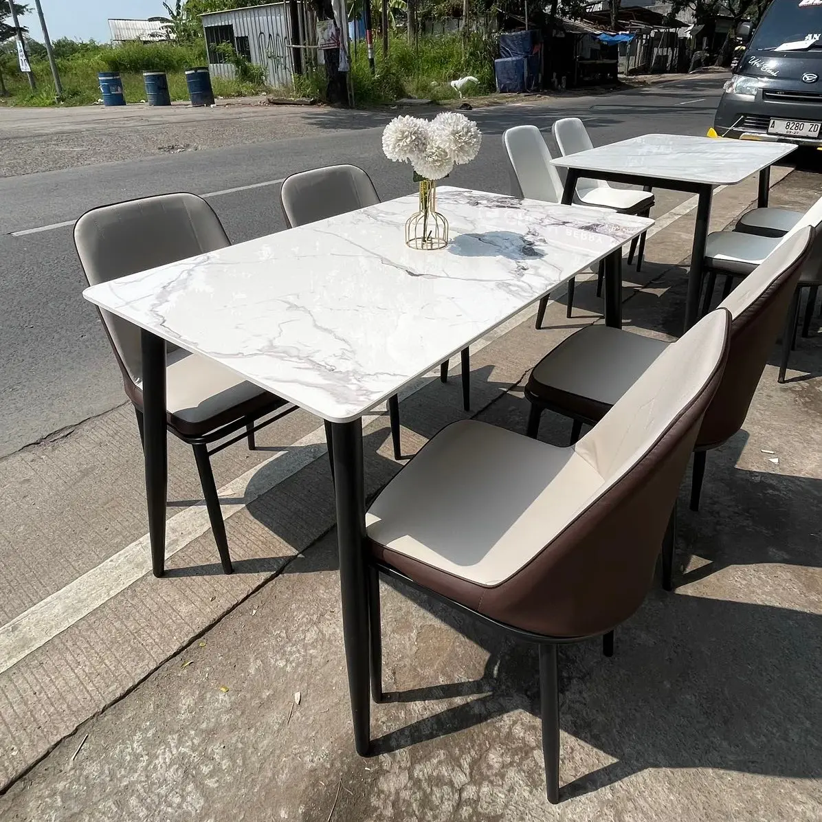 Meja makan minimalis Granit / modern